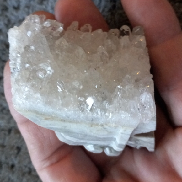 Quartz carved skull - Picture 5 of 8